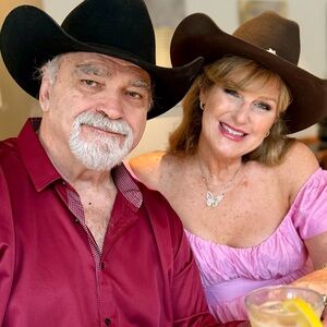 Welcome to Mariposa Closet!🦋 Please bookmark!❤️